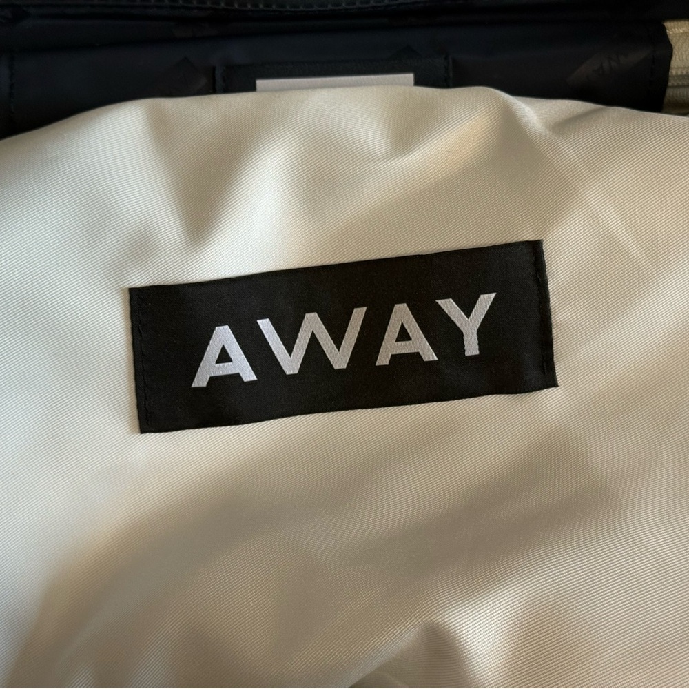 AWAY The Train Case in Salt White (Gloss)-NWT-No box, dust cover only. - Picture 12 of 12